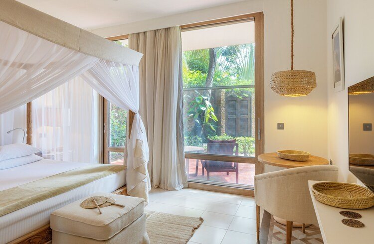 Melia room with garden